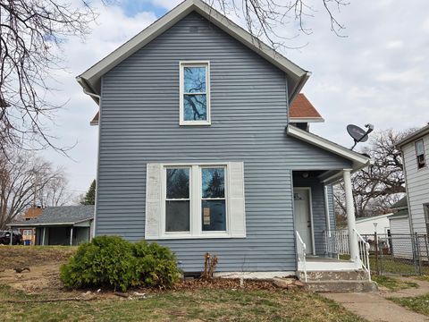 Photo of 916 E 14th Street, Davenport, IA 52803 (MLS # 12601121)