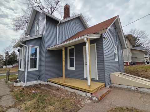 Tiny photo for 916 E 14th Street, Davenport, IA 52803 (MLS # 12601121)