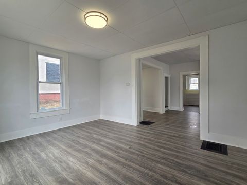 Tiny photo for 916 E 14th Street, Davenport, IA 52803 (MLS # 12601121)