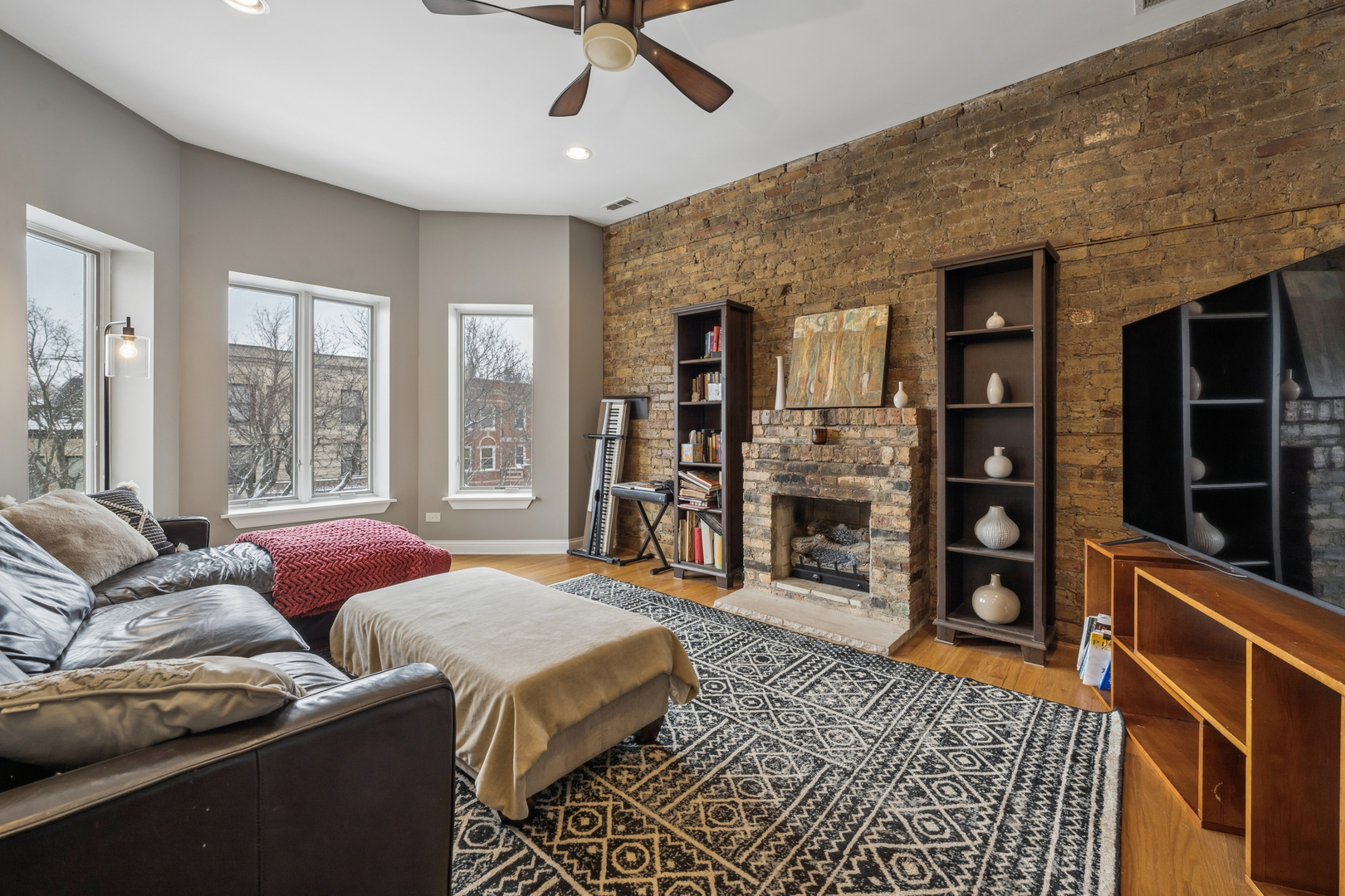 1441 W CUYLER Avenue 3E