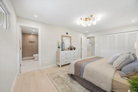 Tiny photo for 5 Larkspur Lane, Clarendon Hills, IL 60514 (MLS # 12773881)