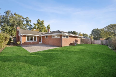 Tiny photo for 5 Larkspur Lane, Clarendon Hills, IL 60514 (MLS # 12773881)