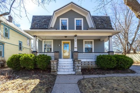 Photo of 1137 Kirkwood Boulevard, Davenport, IA 52803 (MLS # 12584692)