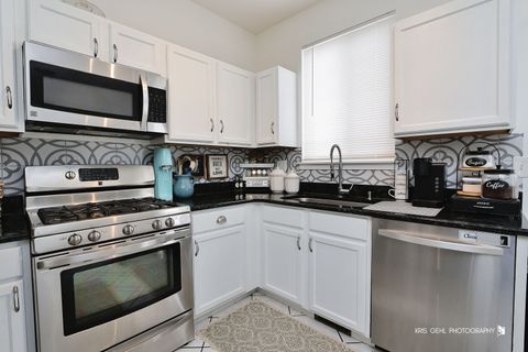 Tiny photo for 1493 Saint James Court, Gurnee, IL 60031 (MLS # 12593922)