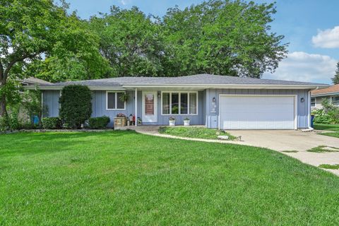 Photo of 698 Hiawatha Drive, Elgin, IL 60120 (MLS # 12498969)
