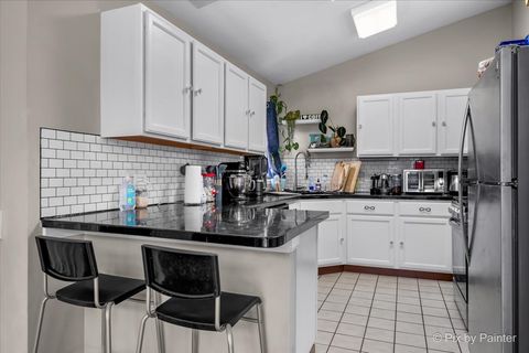 Tiny photo for 1149 Harbor Court #1149, Glendale Heights, IL 60139 (MLS # 12619717)