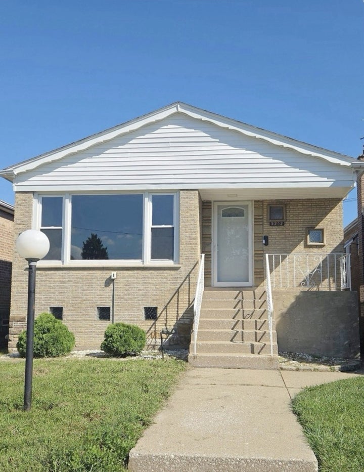 Photo 1 of 10 — 2252 E 92nd Place, Chicago, IL 60617