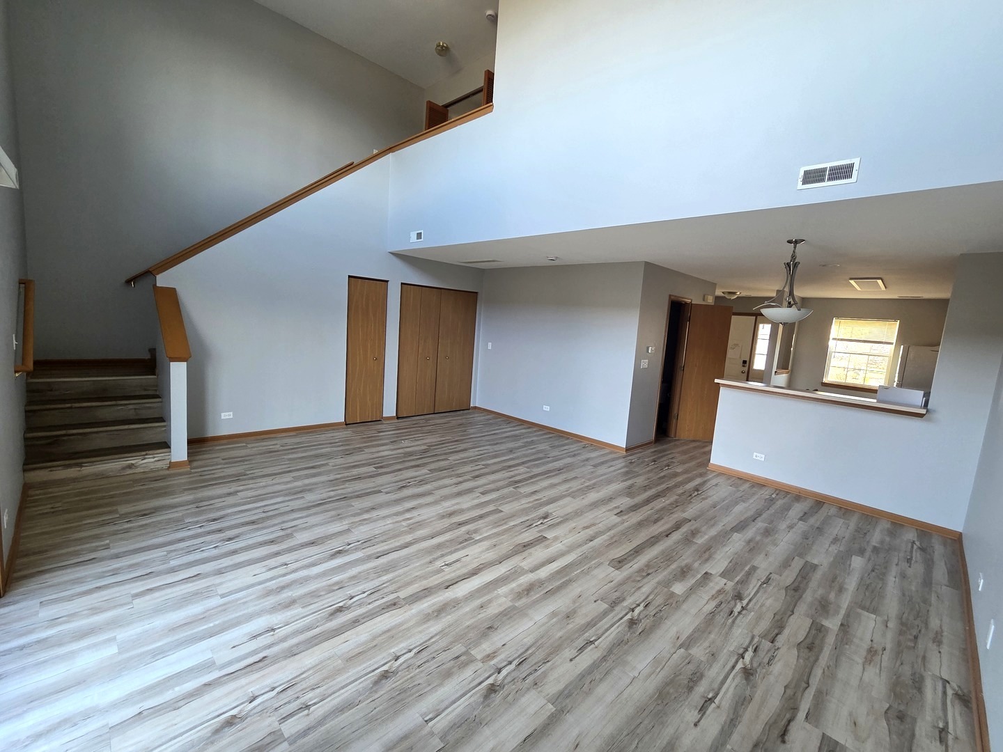 1633 W Chrysler Drive 1633