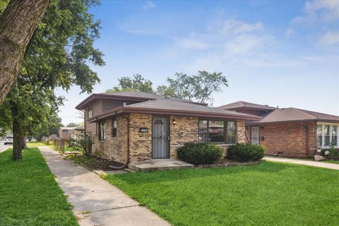 Photo of 15101 Beachview Terrace, Dolton, IL 60419 (MLS # 12715270)