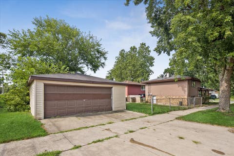 Tiny photo for 15101 Beachview Terrace, Dolton, IL 60419 (MLS # 12715270)