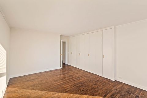 Tiny photo for 5445 N Sheridan Road #2815, Chicago, IL 60640 (MLS # 12536980)