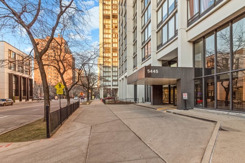 5445 N Sheridan Road 2815