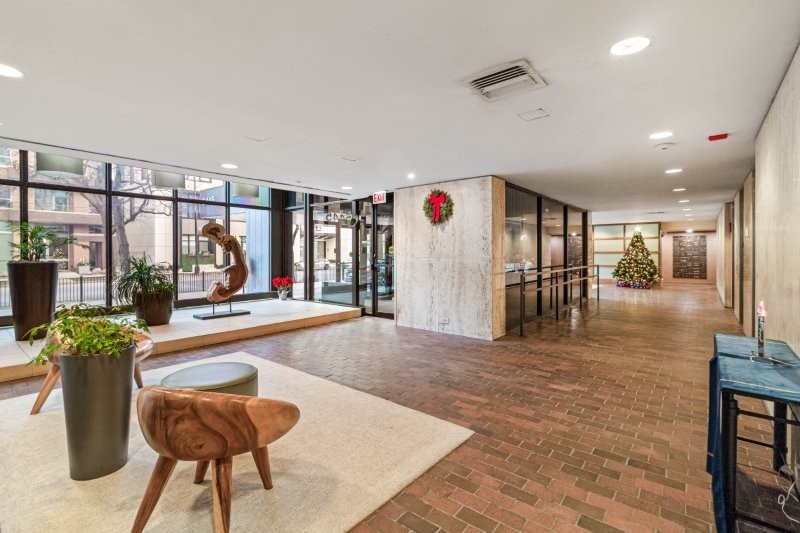 5445 N Sheridan Road 2815