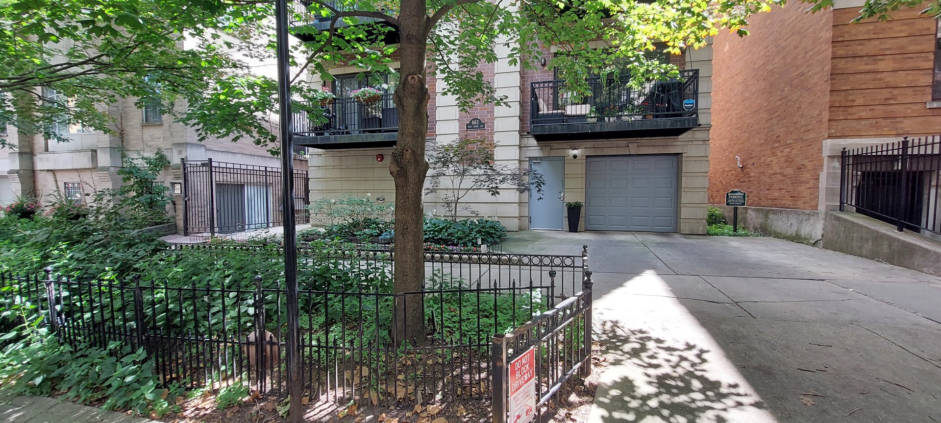 663 W Barry Avenue 2A