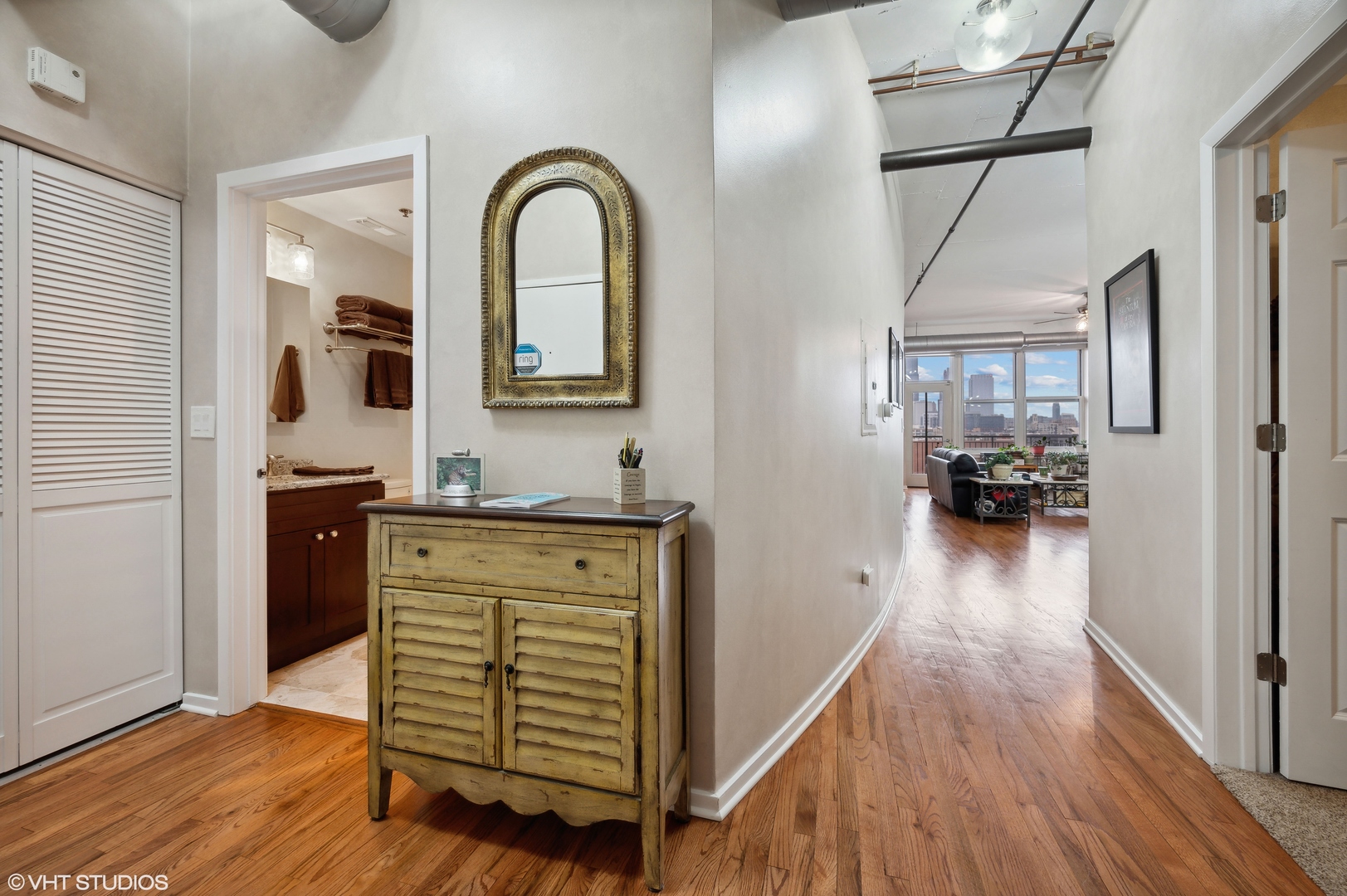 6 S Laflin Street 807S