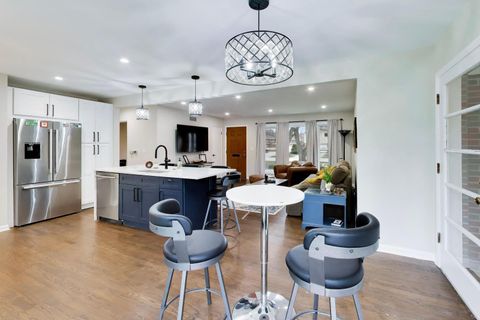 Tiny photo for 108 W Sunset Road, Mount Prospect, IL 60056 (MLS # 12606618)