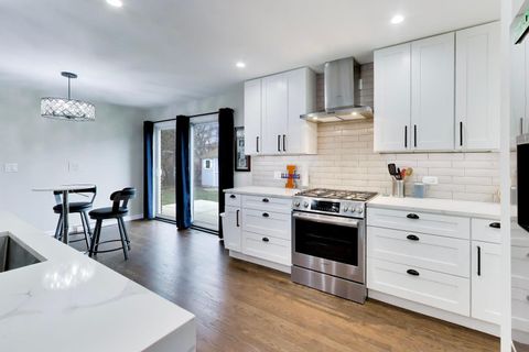 Tiny photo for 108 W Sunset Road, Mount Prospect, IL 60056 (MLS # 12606618)