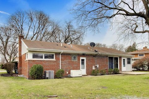 Tiny photo for 108 W Sunset Road, Mount Prospect, IL 60056 (MLS # 12606618)