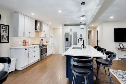 Tiny photo for 108 W Sunset Road, Mount Prospect, IL 60056 (MLS # 12606618)