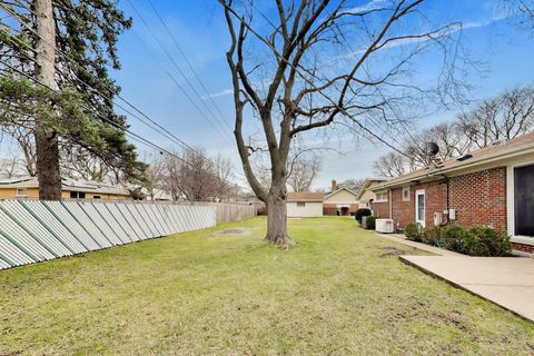 Tiny photo for 108 W Sunset Road, Mount Prospect, IL 60056 (MLS # 12606618)