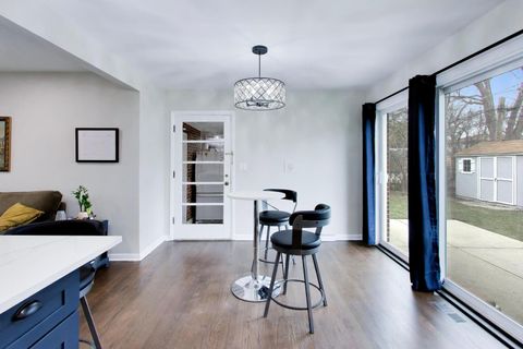 Tiny photo for 108 W Sunset Road, Mount Prospect, IL 60056 (MLS # 12606618)