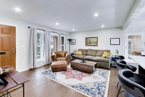 Tiny photo for 108 W Sunset Road, Mount Prospect, IL 60056 (MLS # 12606618)