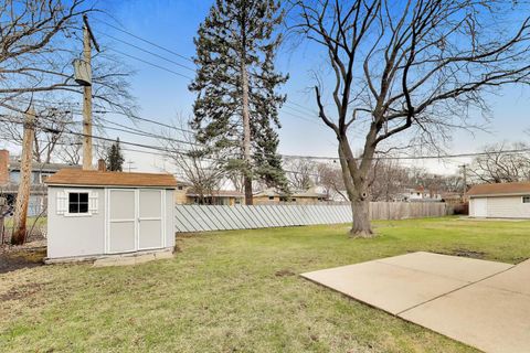 Tiny photo for 108 W Sunset Road, Mount Prospect, IL 60056 (MLS # 12606618)