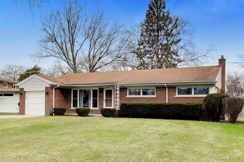 Photo of 108 W Sunset Road, Mount Prospect, IL 60056 (MLS # 12606618)