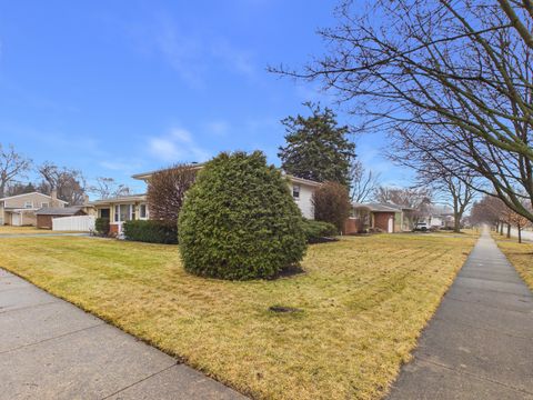 Tiny photo for 1605 E Frederick Street, Arlington Heights, IL 60004 (MLS # 12585776)