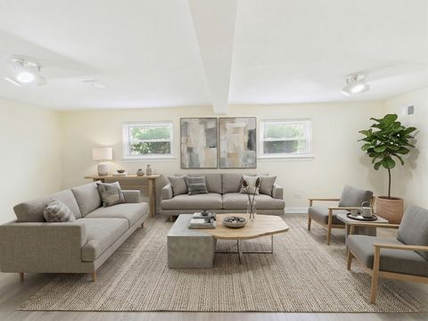 Tiny photo for 1605 E Frederick Street, Arlington Heights, IL 60004 (MLS # 12585776)