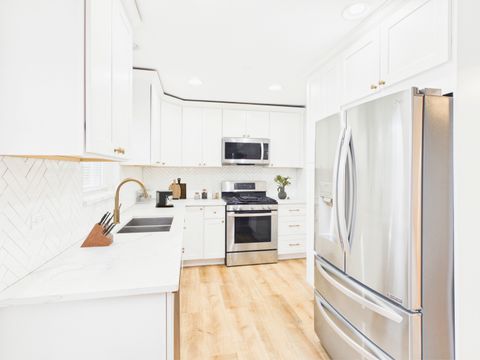 Tiny photo for 1605 E Frederick Street, Arlington Heights, IL 60004 (MLS # 12585776)