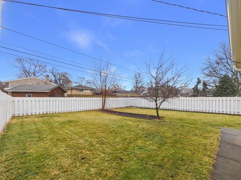 Tiny photo for 1605 E Frederick Street, Arlington Heights, IL 60004 (MLS # 12585776)