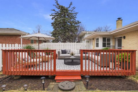 Tiny photo for 1605 E Frederick Street, Arlington Heights, IL 60004 (MLS # 12585776)