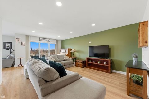 Tiny photo for 1010 N Harlem Avenue #504, River Forest, IL 60305 (MLS # 12700325)