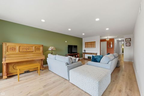 Tiny photo for 1010 N Harlem Avenue #504, River Forest, IL 60305 (MLS # 12700325)