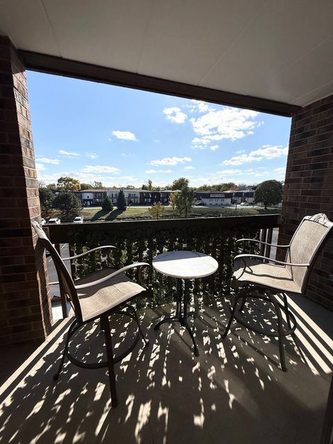 Tiny photo for 10420 Circle Drive #25B, Oak Lawn, IL 60453 (MLS # 12508046)