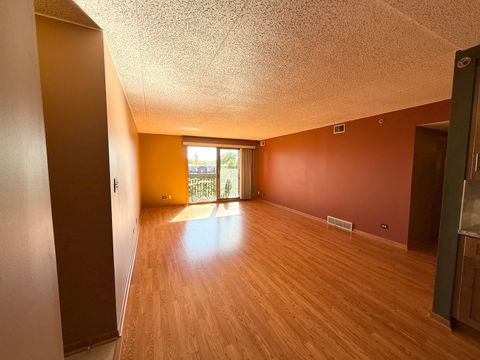 Tiny photo for 10420 Circle Drive #25B, Oak Lawn, IL 60453 (MLS # 12508046)