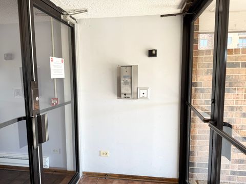 Tiny photo for 10420 Circle Drive #25B, Oak Lawn, IL 60453 (MLS # 12508046)