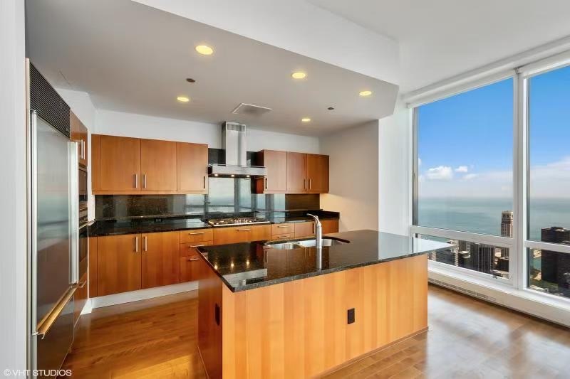401 N WABASH Avenue 81F