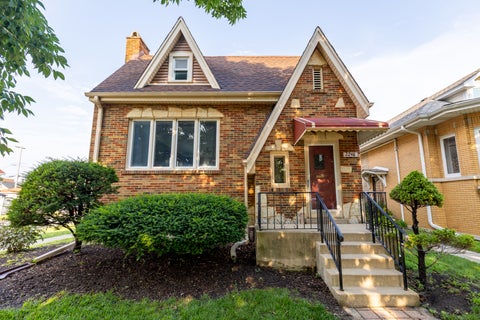 Photo of 2246 Clinton Avenue, Berwyn, IL 60402 (MLS # 12695457)