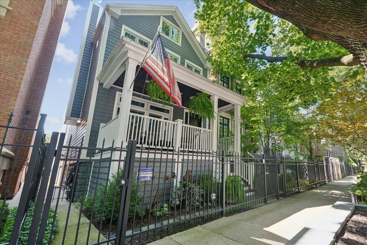 1441 W Wolfram Garden