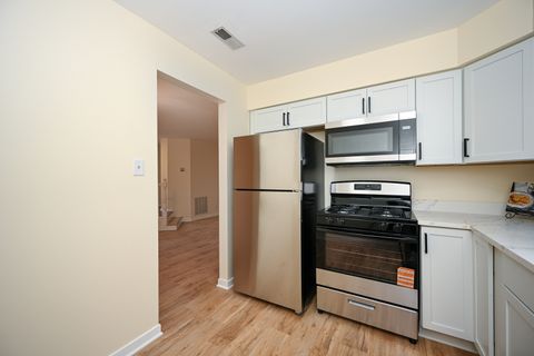 Tiny photo for 1751 Plymouth Court #B, Wheaton, IL 60189 (MLS # 12503449)
