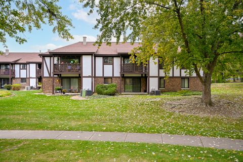Tiny photo for 1751 Plymouth Court #B, Wheaton, IL 60189 (MLS # 12503449)