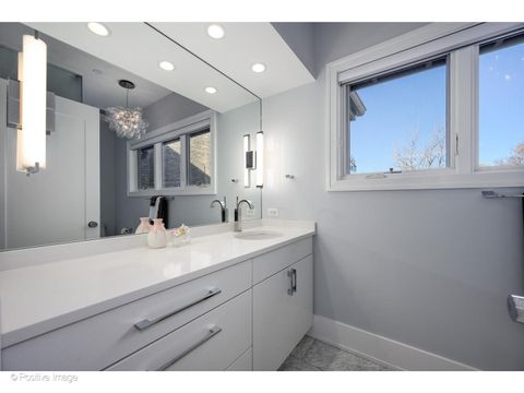 Tiny photo for 2107 W Bradley Place, Chicago, IL 60618 (MLS # 12609490)