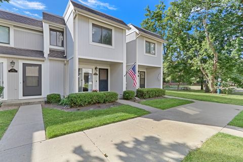 Photo of 633 Dove Court, Grayslake, IL 60030 (MLS # 12462340)