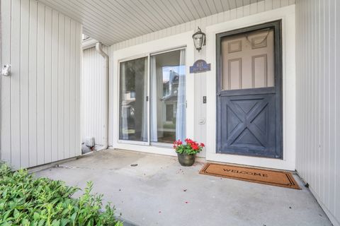 Tiny photo for 633 Dove Court, Grayslake, IL 60030 (MLS # 12462340)