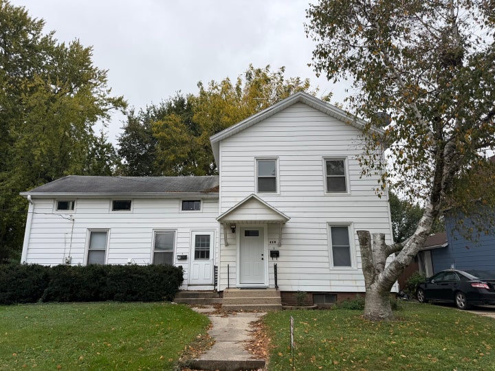 Photo 1 of 13 — 428 W High Street B, Sycamore, IL 60178