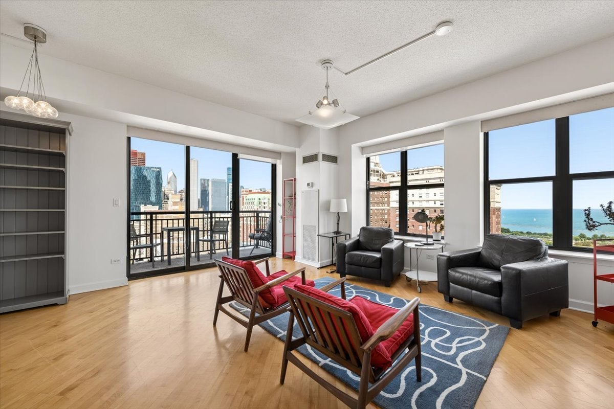 41 E 8th Street 2301