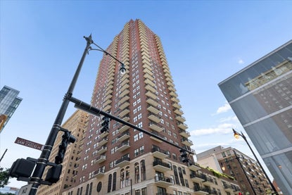 41 E 8th St Apt 2301 – Investment Home