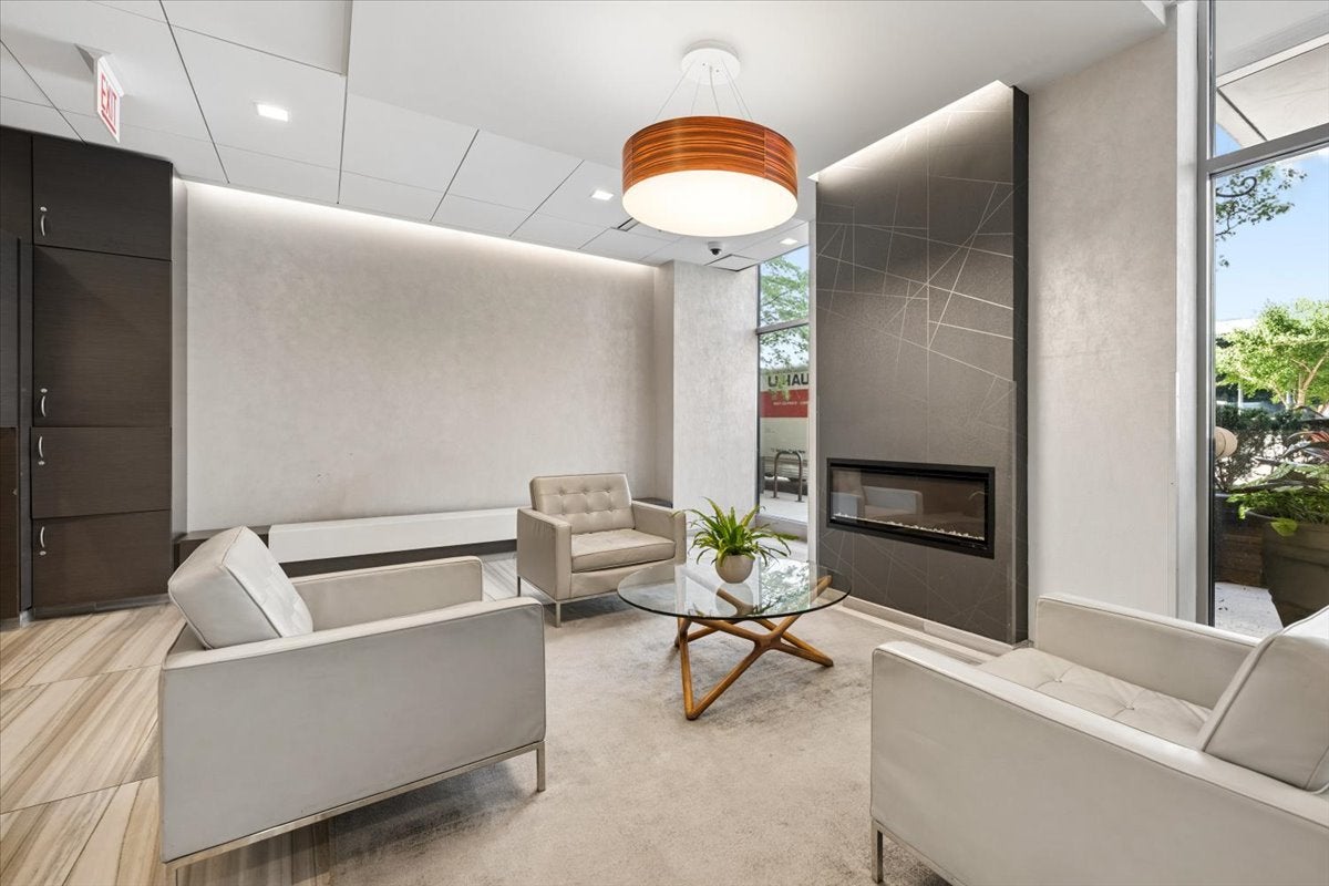 41 E 8th Street 2301
